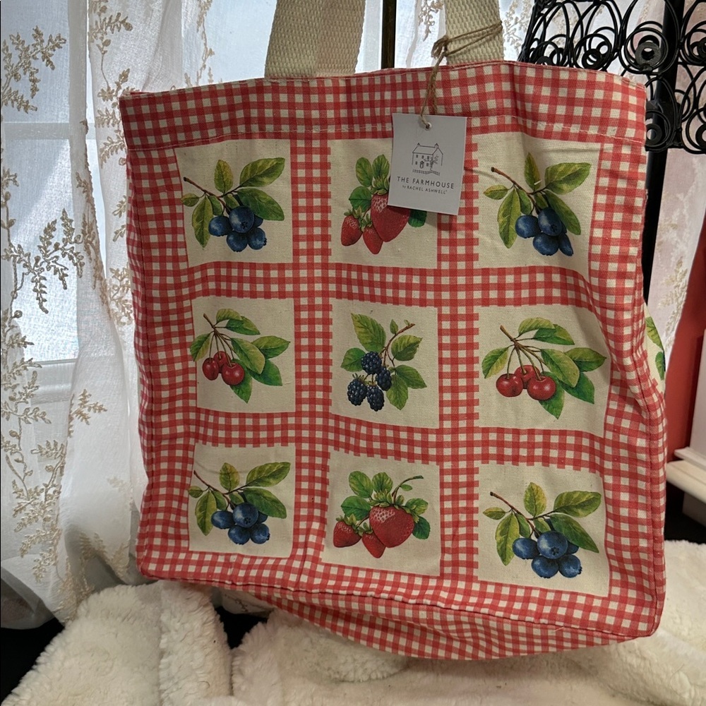 The farmhouse by Rachel Ashwell berry design canvas toe bag